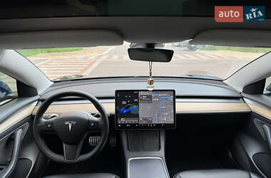 Седан Tesla Model 3 2021 в 