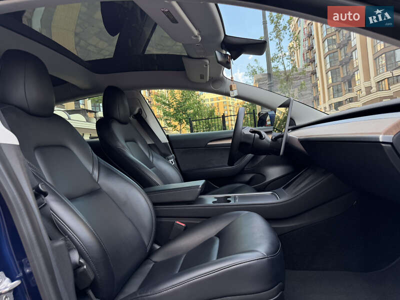 Седан Tesla Model 3 2021 в Києві
