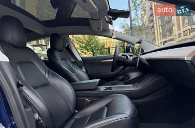 Седан Tesla Model 3 2021 в 