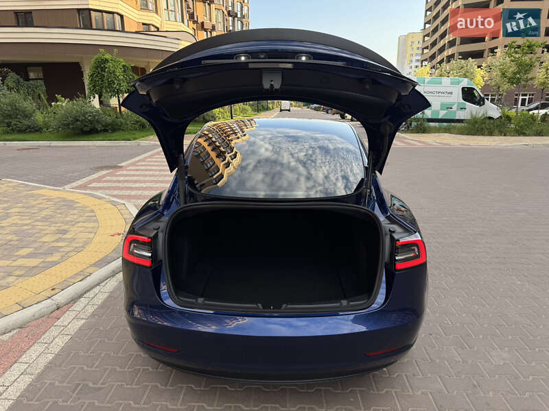 Седан Tesla Model 3 2021 в Києві