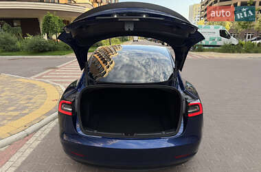 Седан Tesla Model 3 2021 в 