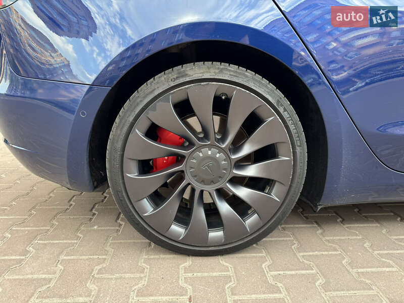 Седан Tesla Model 3 2021 в Києві