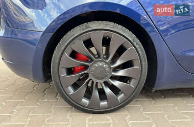 Седан Tesla Model 3 2021 в 