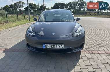 Седан Tesla Model 3 2023 в 