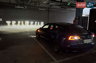 Седан Tesla Model 3 2021 в 