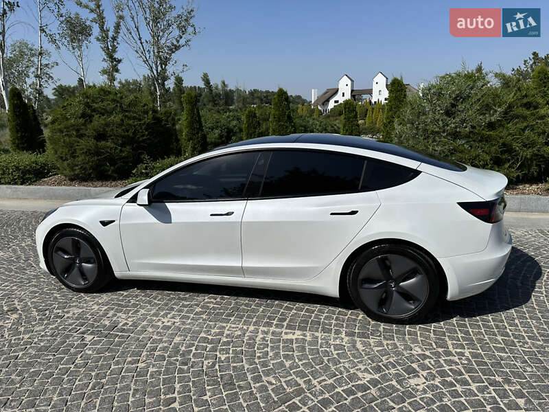 Седан Tesla Model 3 2021 в Дніпрі