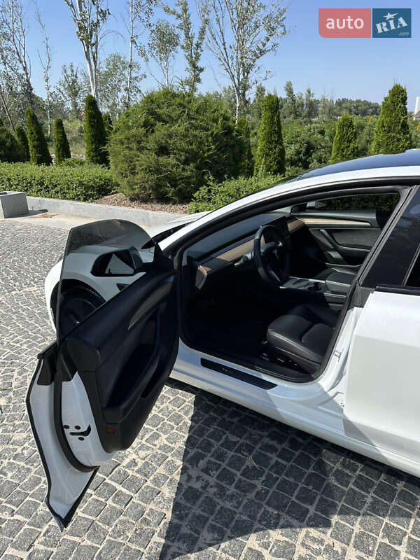 Седан Tesla Model 3 2021 в Дніпрі