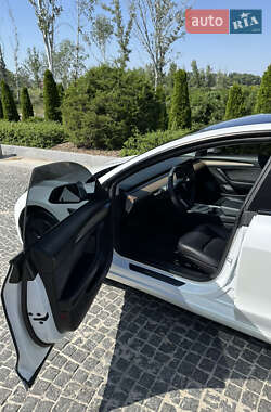 Седан Tesla Model 3 2021 в 