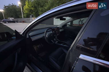Седан Tesla Model 3 2020 в 