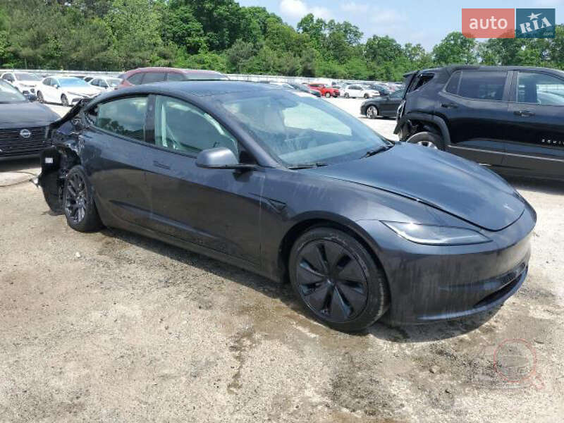 Седан Tesla Model 3 2024 в Львове