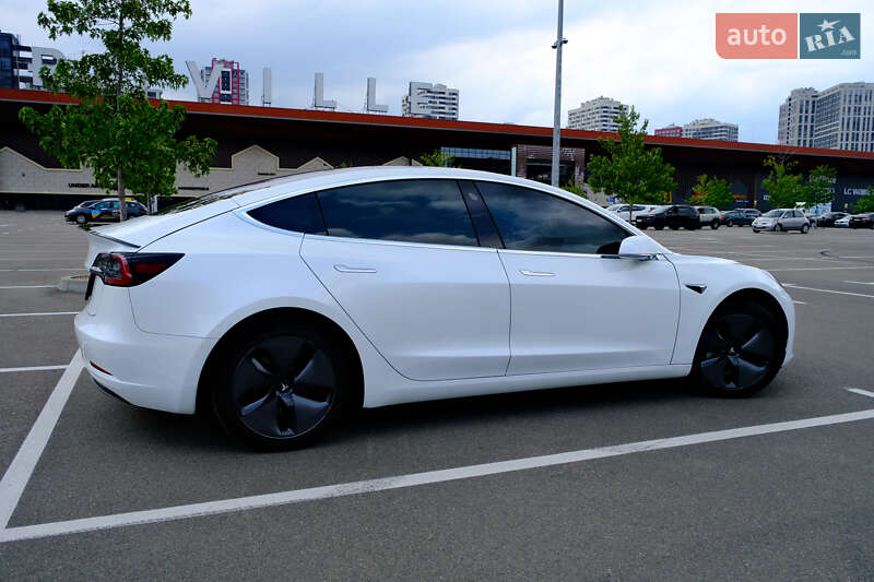 Седан Tesla Model 3 2019 в Києві