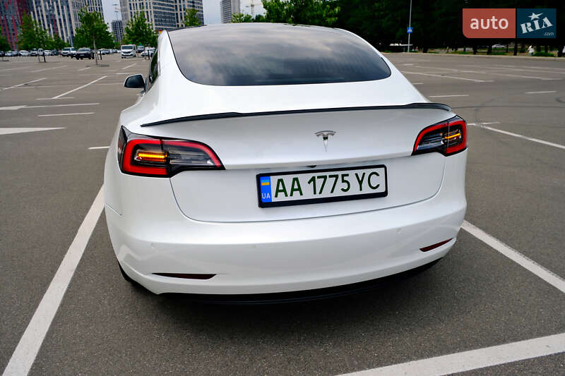 Седан Tesla Model 3 2019 в Києві