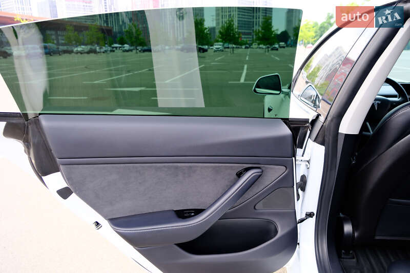 Седан Tesla Model 3 2019 в Києві