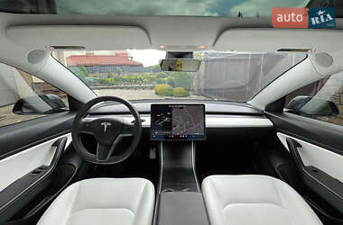 Седан Tesla Model 3 2019 в 