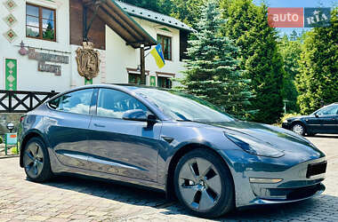 Седан Tesla Model 3 2022 в 