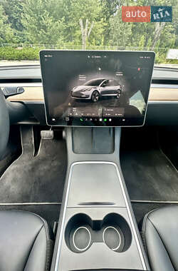 Седан Tesla Model 3 2022 в 