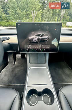 Седан Tesla Model 3 2022 в 
