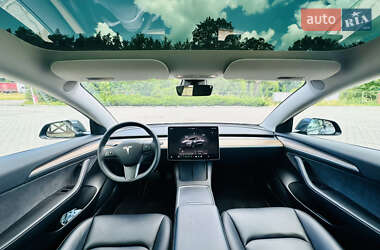 Седан Tesla Model 3 2022 в 