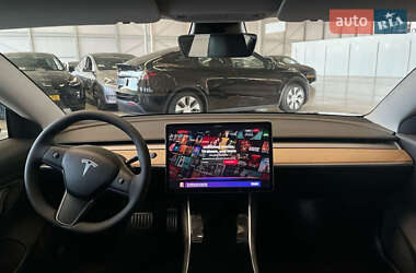 Седан Tesla Model 3 2020 в 