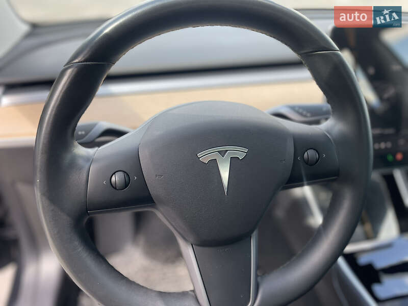 Седан Tesla Model 3 2019 в Львове фото 16 Седан Tesla Model 3 2019 в Львове