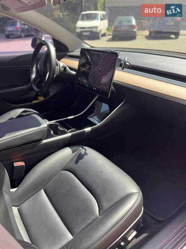 Седан Tesla Model 3 2018 в Ирпене