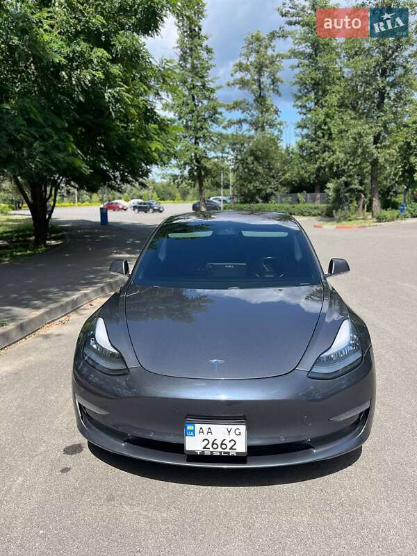 Седан Tesla Model 3 2018 в Ирпене