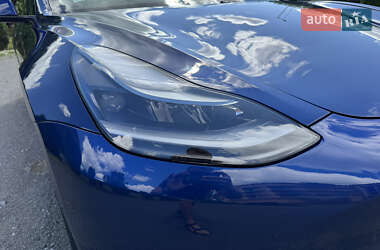 Седан Tesla Model 3 2021 в 