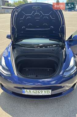 Седан Tesla Model 3 2022 в 