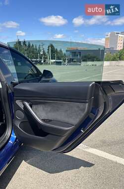 Седан Tesla Model 3 2022 в 