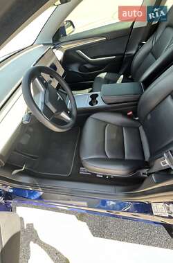 Седан Tesla Model 3 2022 в 
