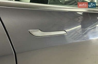 Седан Tesla Model 3 2019 в 
