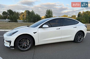 Седан Tesla Model 3 2022 в 
