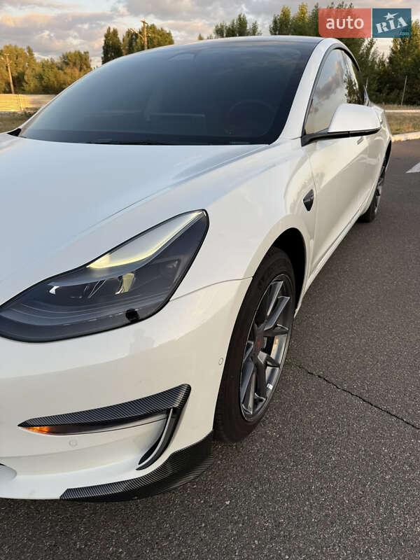 Седан Tesla Model 3 2022 в Киеве