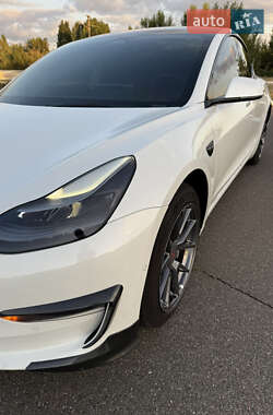 Седан Tesla Model 3 2022 в 