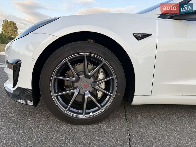 Седан Tesla Model 3 2022 в Киеве