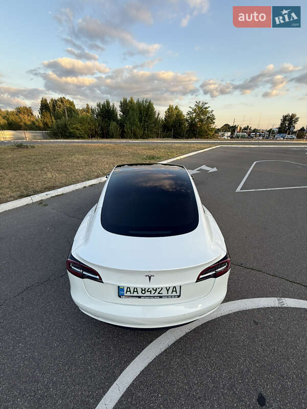 Седан Tesla Model 3 2022 в Киеве
