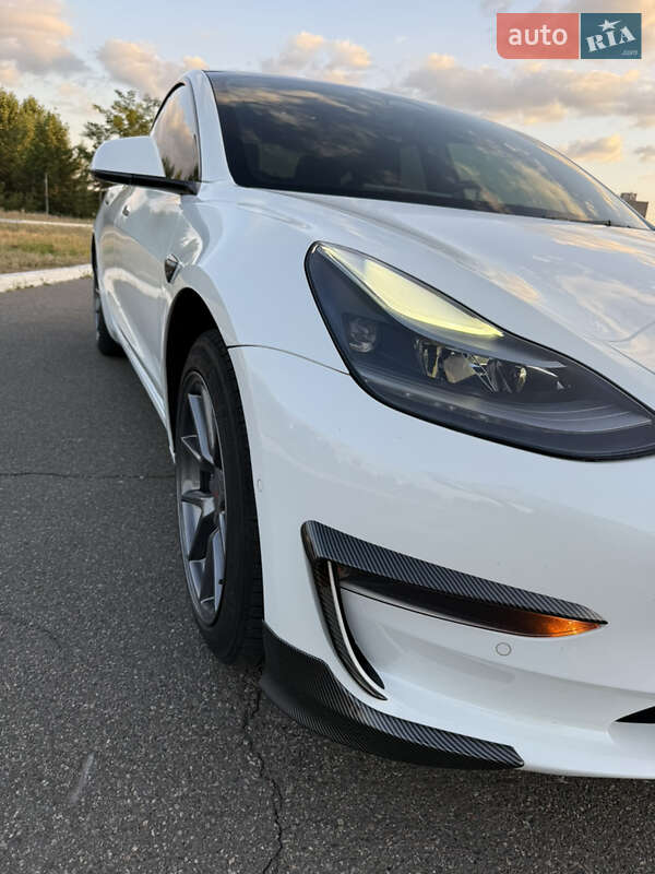 Седан Tesla Model 3 2022 в Киеве