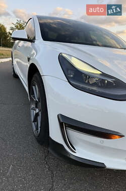 Седан Tesla Model 3 2022 в 