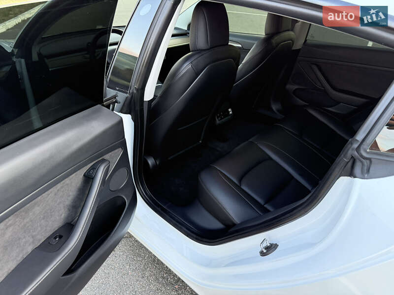 Седан Tesla Model 3 2022 в Киеве