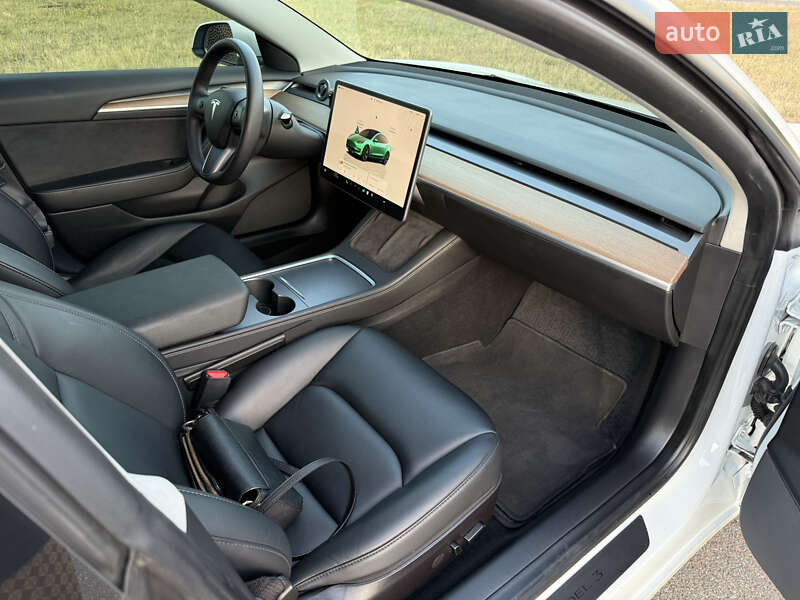 Седан Tesla Model 3 2022 в Киеве