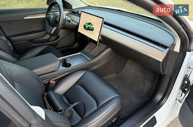 Седан Tesla Model 3 2022 в 