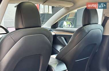 Седан Tesla Model 3 2021 в 