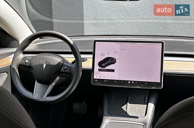 Седан Tesla Model 3 2021 в 