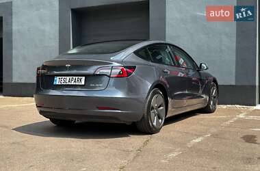 Седан Tesla Model 3 2021 в 