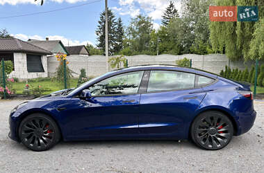 Седан Tesla Model 3 2022 в 