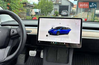 Седан Tesla Model 3 2022 в 