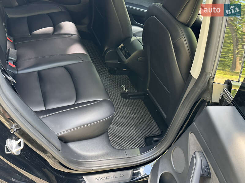 Седан Tesla Model 3 2023 в Житомирі