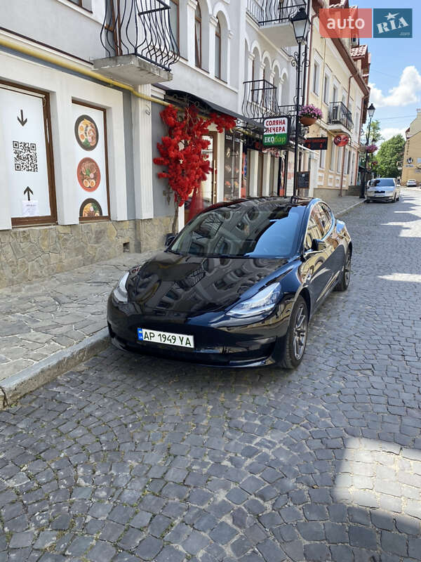 Седан Tesla Model 3 2020 в Кам'янець-Подільському