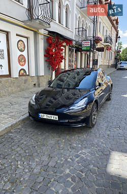 Седан Tesla Model 3 2020 в 