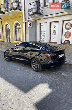 Седан Tesla Model 3 2020 в 